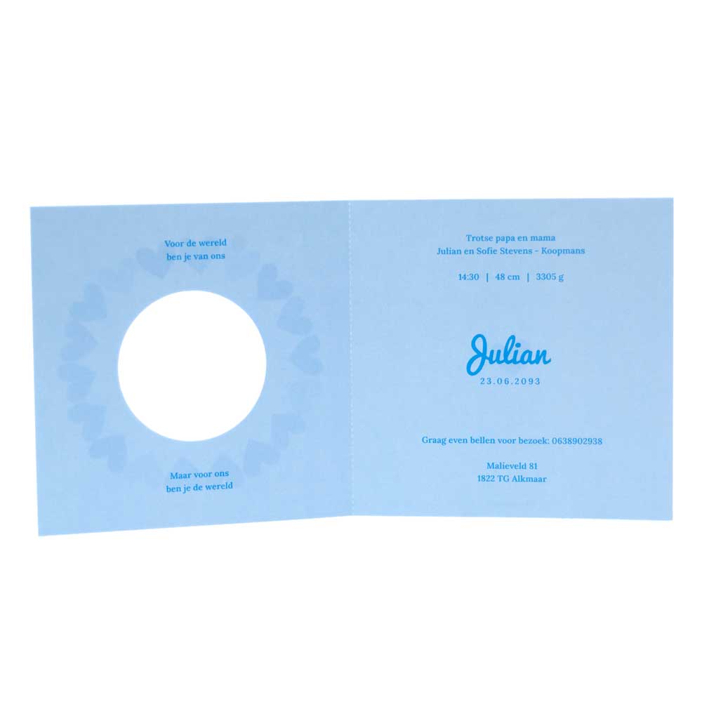 Gestanst geboortekaartje "Hartjes blauw" Gestanst geboortekaartje "Hartjes blauw"