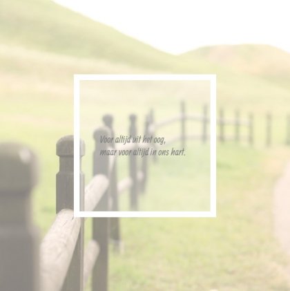 Rouwkaart afbeelding berglandschap met hek en foto aan binnenzijde