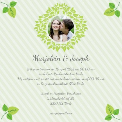 Magneetkaartje met blaadjes en natuurkrans met foto op strepen