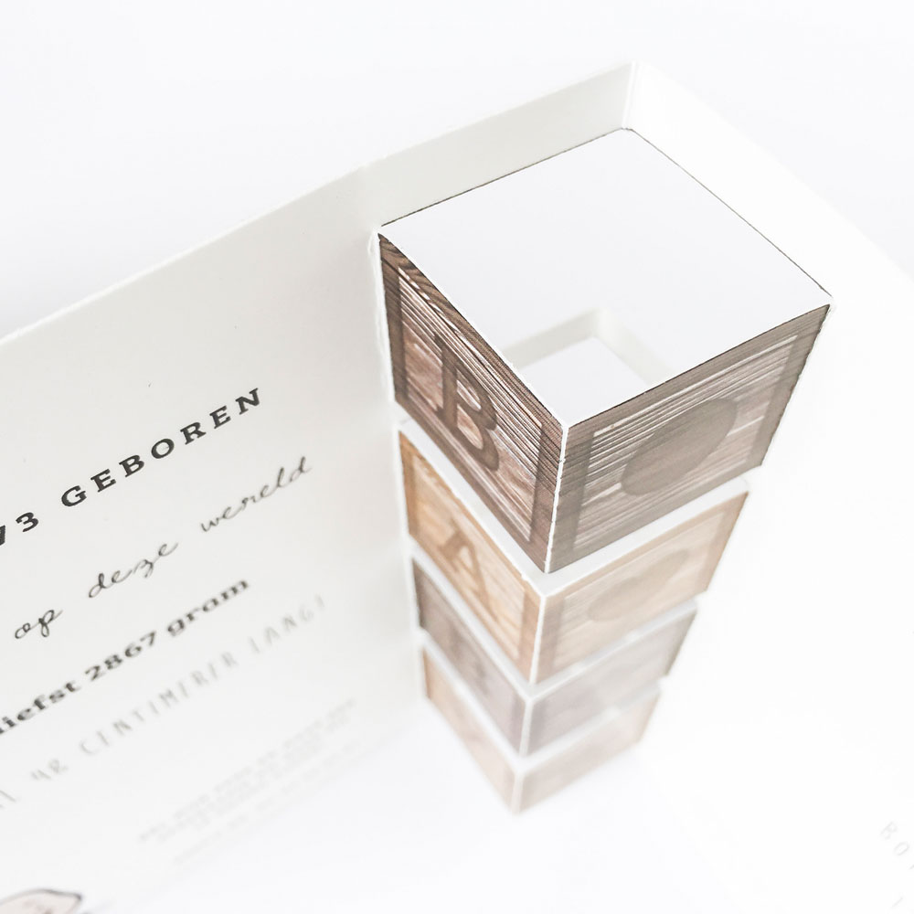 Drieluik geboortekaart met baby's en pop-up blokken Drieluik geboortekaart met baby's en pop-up blokken