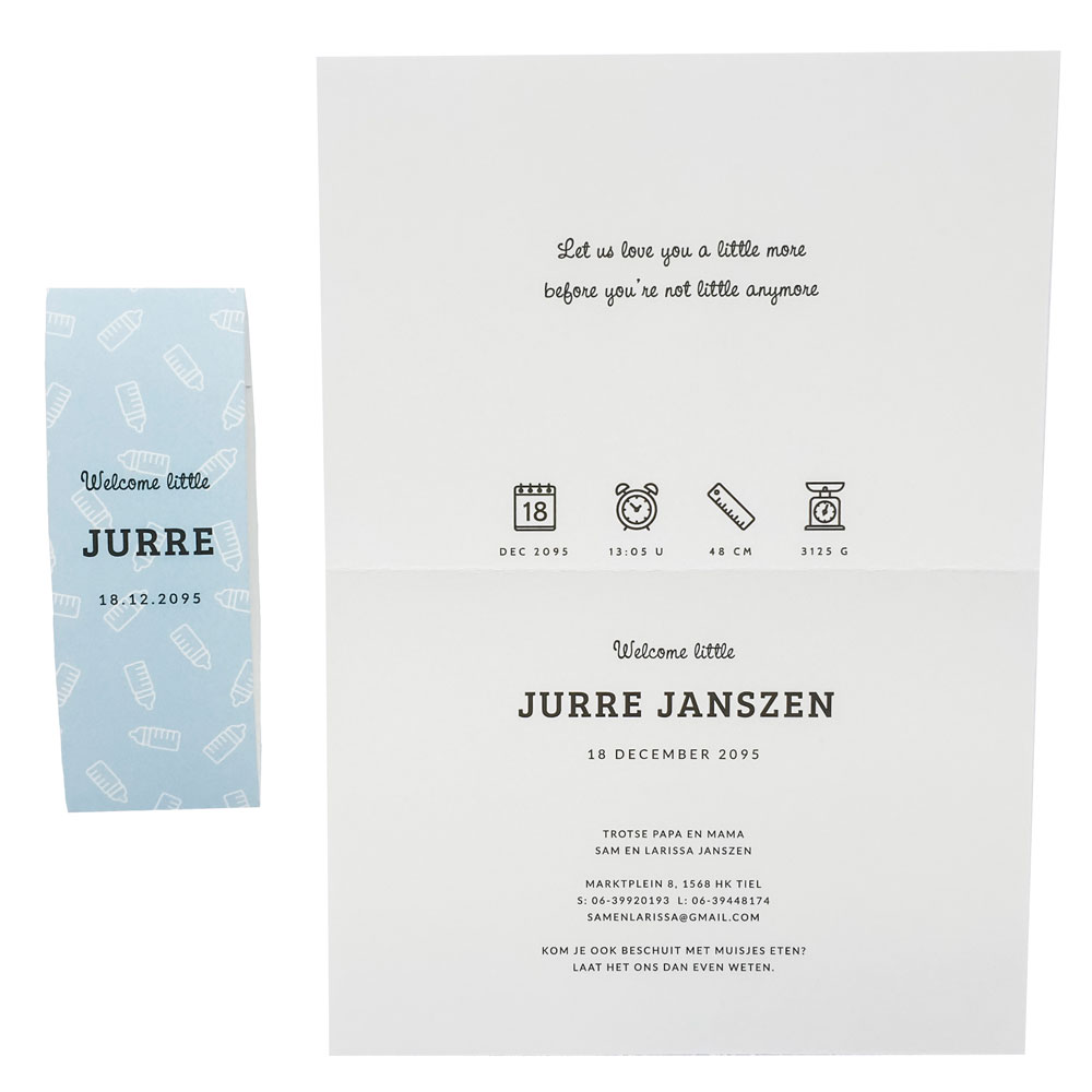 Geboortekaart met foto en blauwe sleeve met flesjes Geboortekaart met foto en blauwe sleeve met flesjes
