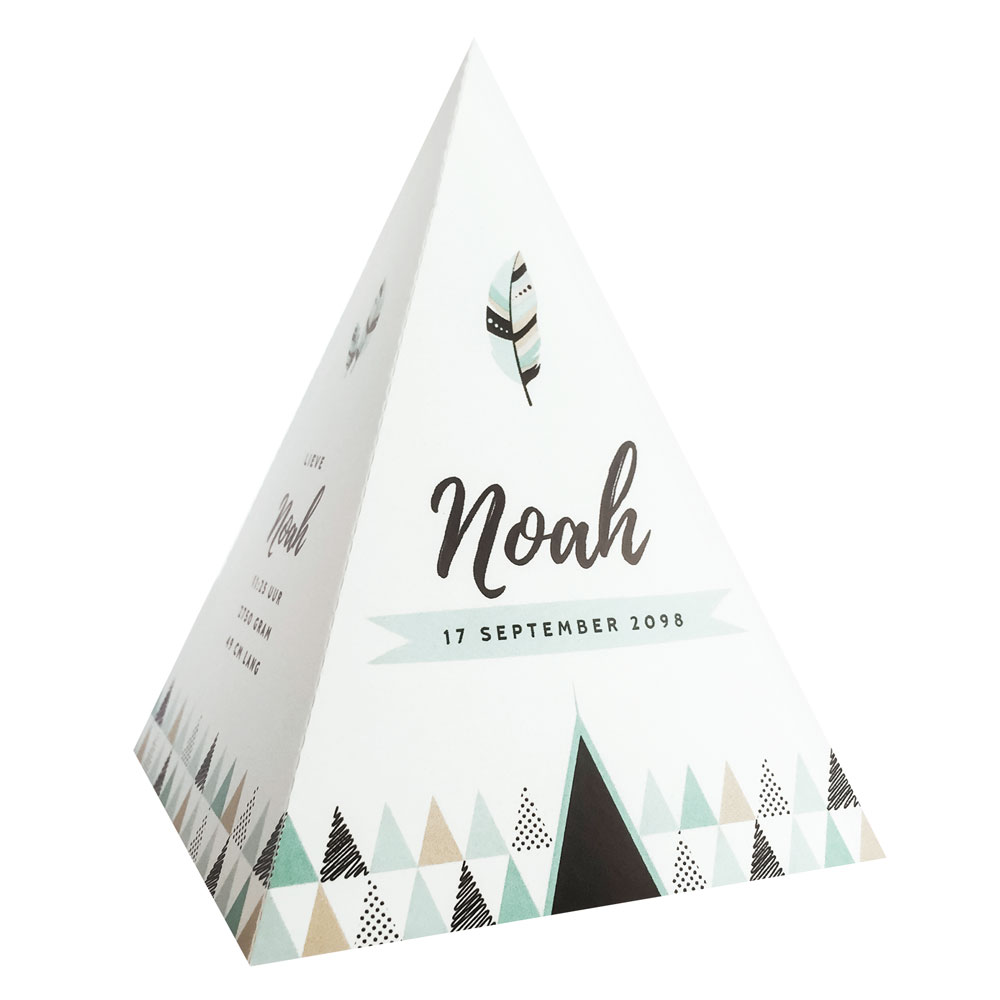 Gestanst geboortekaartje "Tipi tent veertje lichtblauw" Gestanst geboortekaartje "Tipi tent veertje lichtblauw"