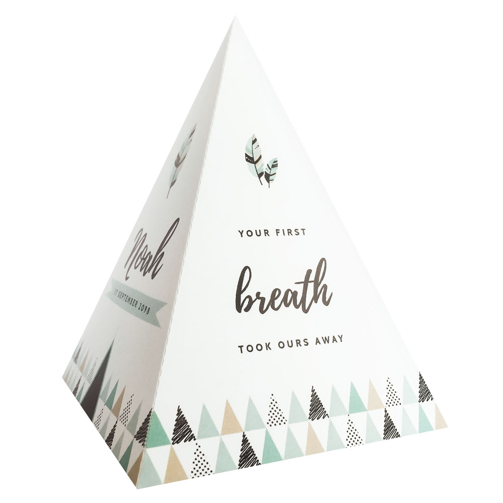 Gestanst geboortekaartje "Tipi tent veertje lichtblauw" Gestanst geboortekaartje "Tipi tent veertje lichtblauw"