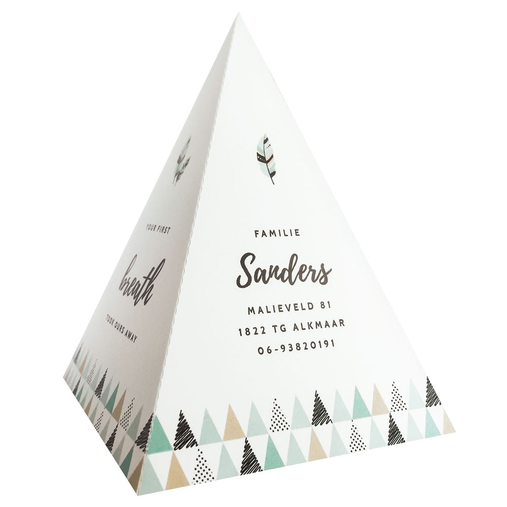 Gestanst geboortekaartje "Tipi tent veertje lichtblauw" Gestanst geboortekaartje "Tipi tent veertje lichtblauw"