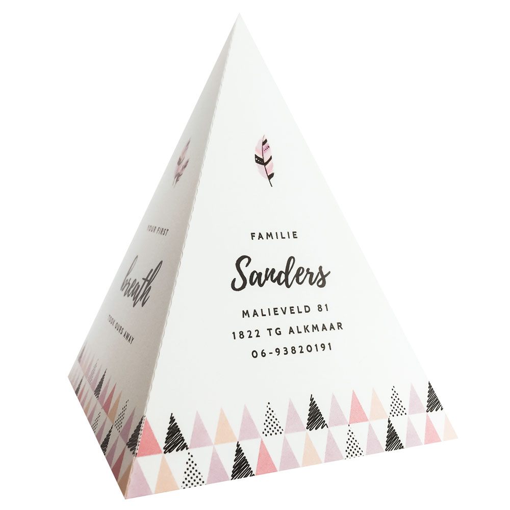Gestanst geboortekaartje "Tipi tent - Roze veertje" Gestanst geboortekaartje "Tipi tent - Roze veertje"