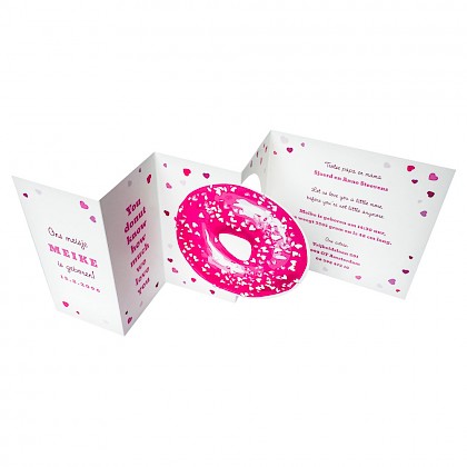 Geboortekaart roze Donut en hartjes. Geboortekaart roze Donut en hartjes.