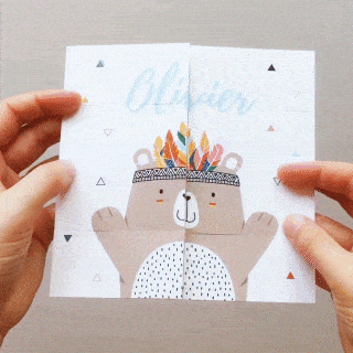 Dolle doordraaier met beer en tipi Dolle doordraaier met beer en tipi