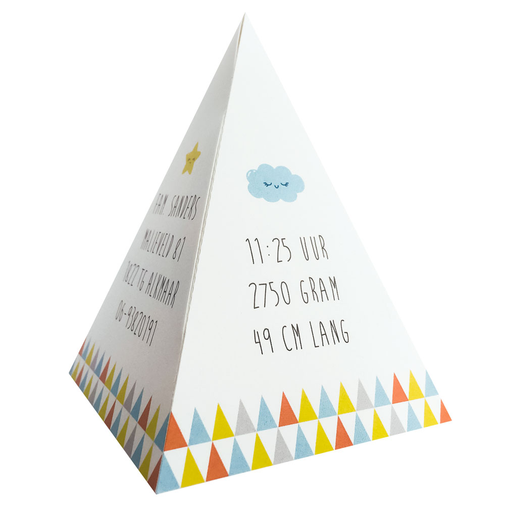 Gestanst geboortekaartje "Tipi tent - maan en sterren" Gestanst geboortekaartje "Tipi tent - maan en sterren"