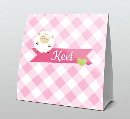 grappig schaapje met roze ruitjes