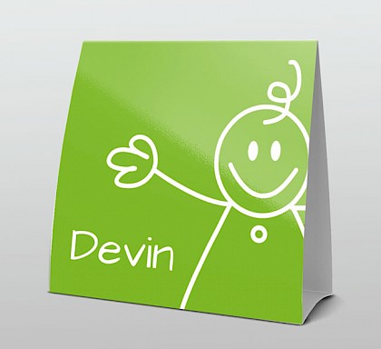 Geboorte tentkaart voor een jongen in fel groen