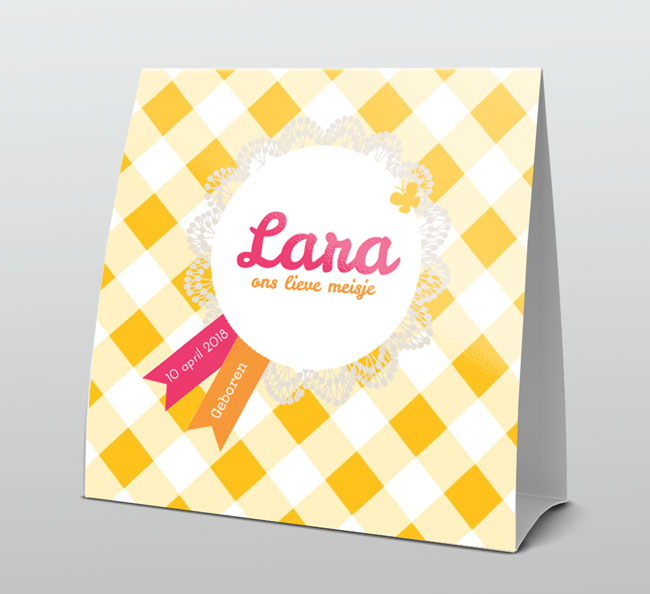 Trendy geel met roze-oranje lintjes Trendy geel met roze-oranje lintjes