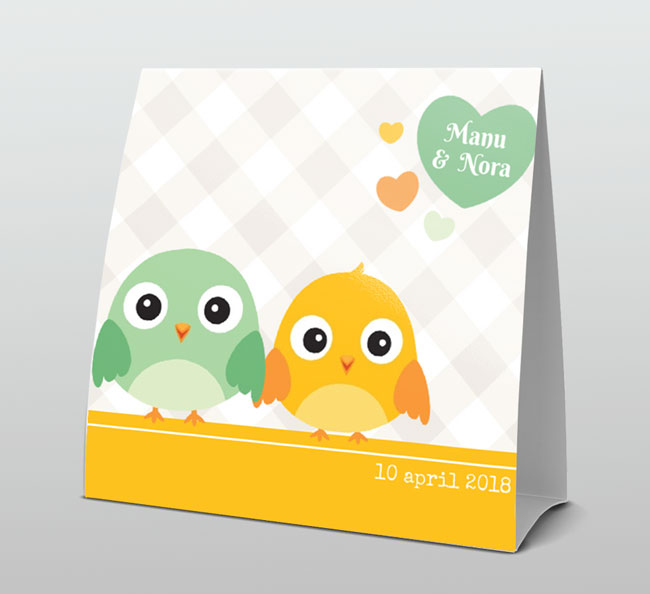 Tweeling meisjes vrolijke vogeltjes Tweeling meisjes vrolijke vogeltjes