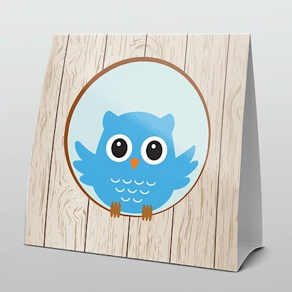 Uil in rondje op hout Uil in rondje op hout