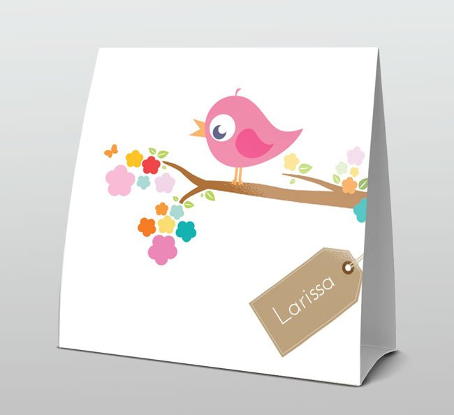 Roze vogeltje op een takje met bloemen Roze vogeltje op een takje met bloemen