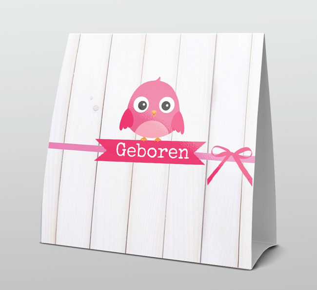 Roze vogeltje op roze lintje met hout Roze vogeltje op roze lintje met hout
