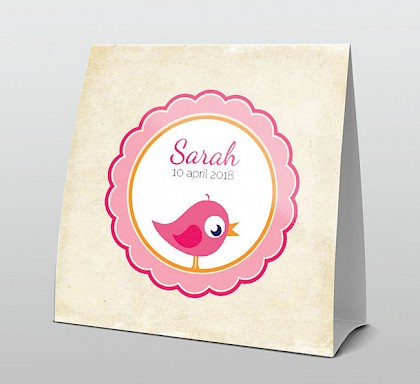 Roze vogeltje op oud papier