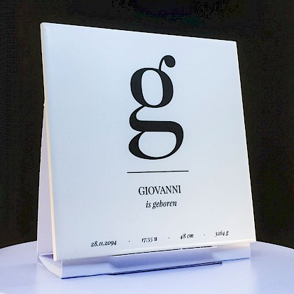 Geboortetegeltje met stijlvolle typografie
