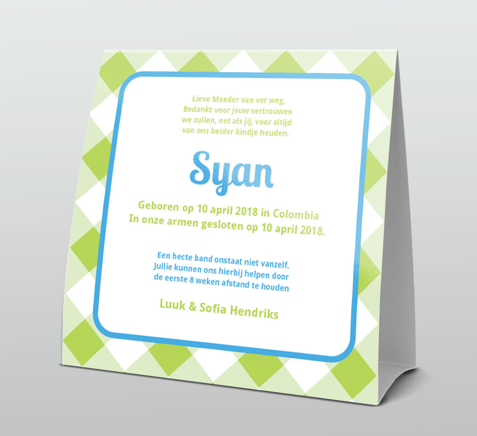 Tentkaart blauw vogeltje op bloesemtak op geruite achtergrond Tentkaart blauw vogeltje op bloesemtak op geruite achtergrond