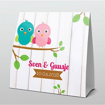 lieve vogeltje op hout