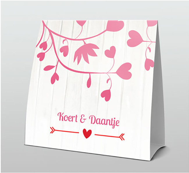Trendy roze hartjes tak op hout Trendy roze hartjes tak op hout