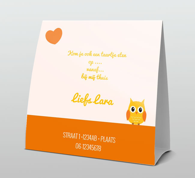 geel uiltje op schommel geel uiltje op schommel