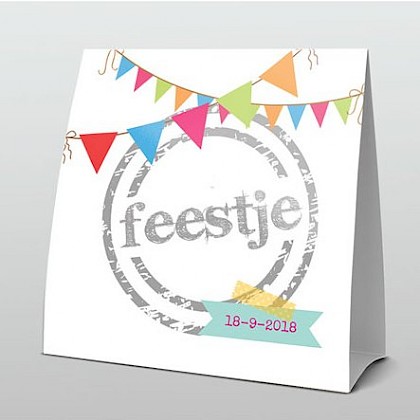 Vrolijke uitnodiging feestje met slingers