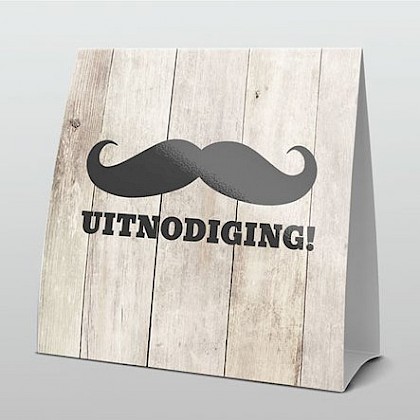 Stoere uitnodiging met snor