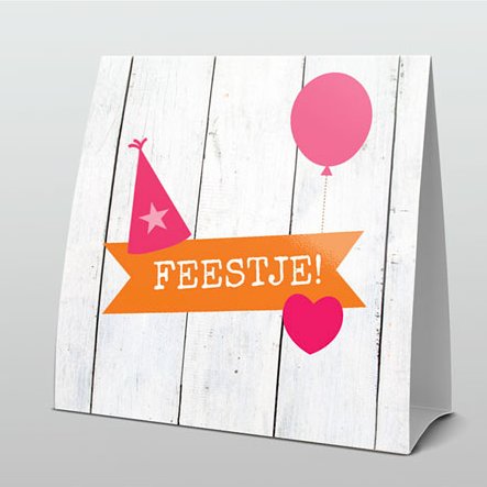 Vrolijke uitnodiging op hout Vrolijke uitnodiging op hout