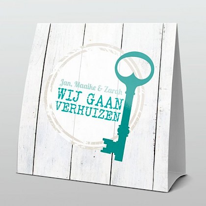 Stoer turquoise sleutel op hout Stoer turquoise sleutel op hout