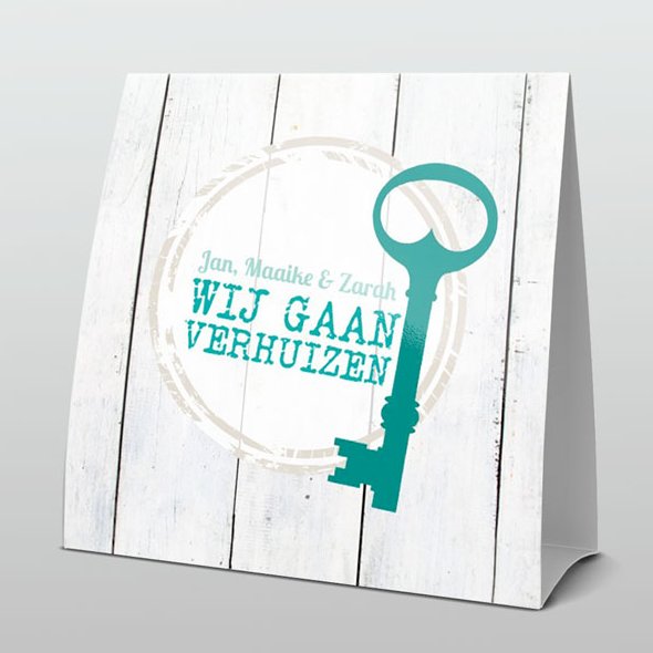 Stoer turquoise sleutel op hout Stoer turquoise sleutel op hout