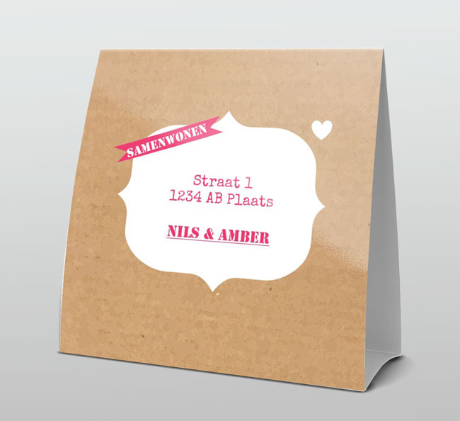 Hip wit huisje met karton Hip wit huisje met karton