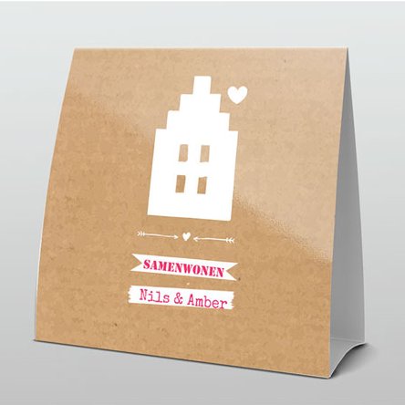 Hip wit huisje met karton Hip wit huisje met karton
