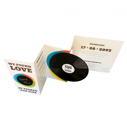 Drieluik trouwkaart met LP retrolook Drieluik trouwkaart met LP retrolook
