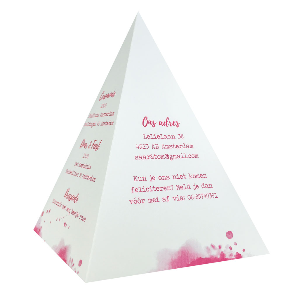 Gestanste trouwkaart tipi met hart Gestanste trouwkaart tipi met hart