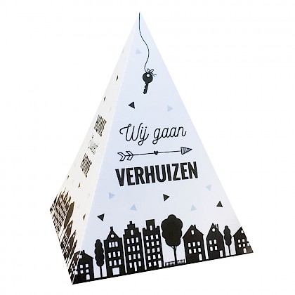 Gestanst verhuiskaartje "Tipi tent zwart/witte huisjes" Gestanst verhuiskaartje "Tipi tent zwart/witte huisjes"
