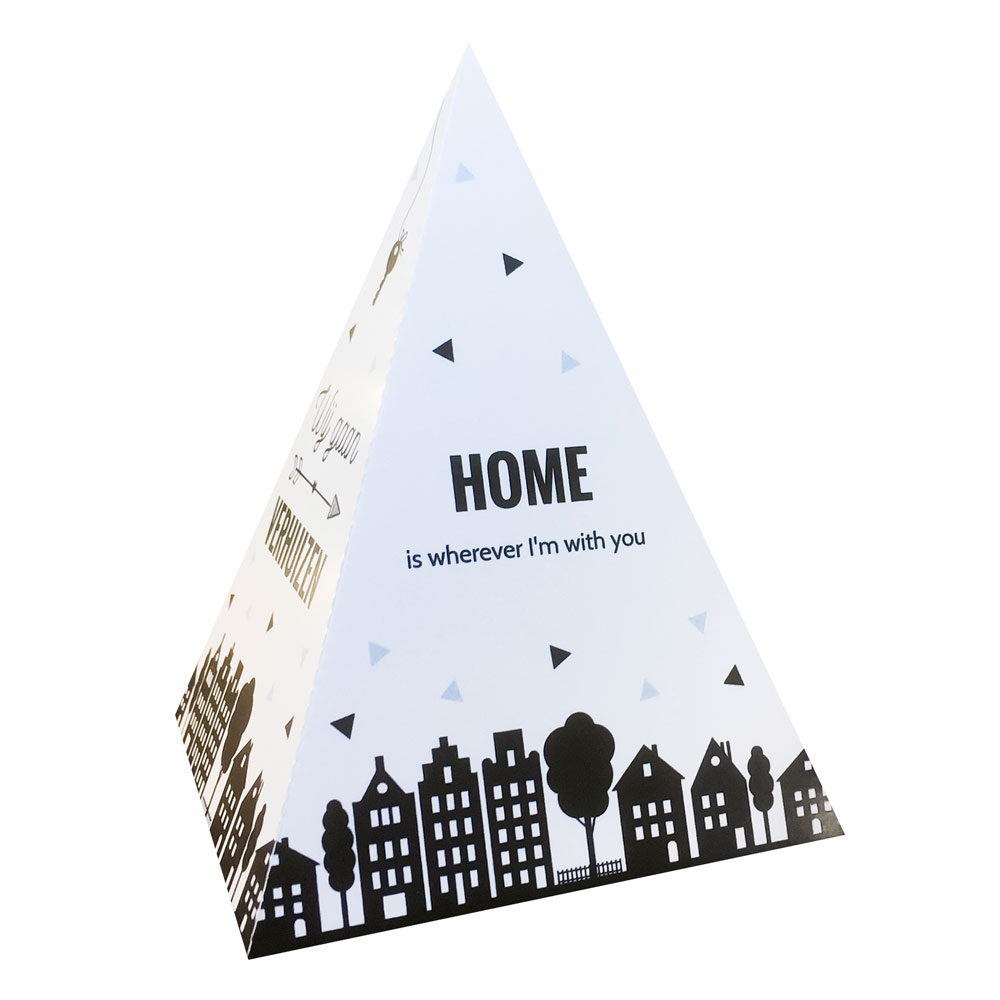 Gestanst verhuiskaartje "Tipi tent zwart/witte huisjes" Gestanst verhuiskaartje "Tipi tent zwart/witte huisjes"