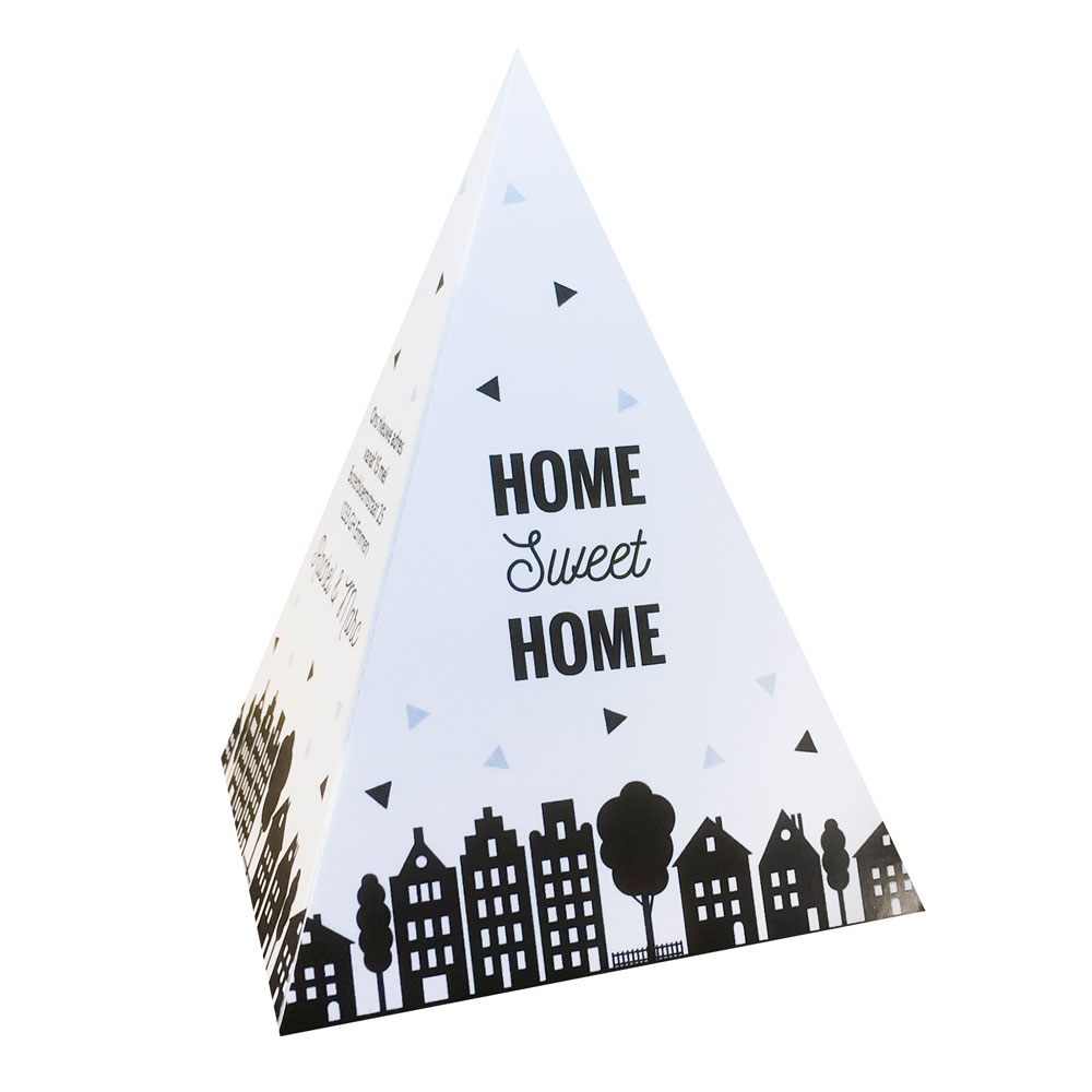 Gestanst verhuiskaartje "Tipi tent zwart/witte huisjes" Gestanst verhuiskaartje "Tipi tent zwart/witte huisjes"