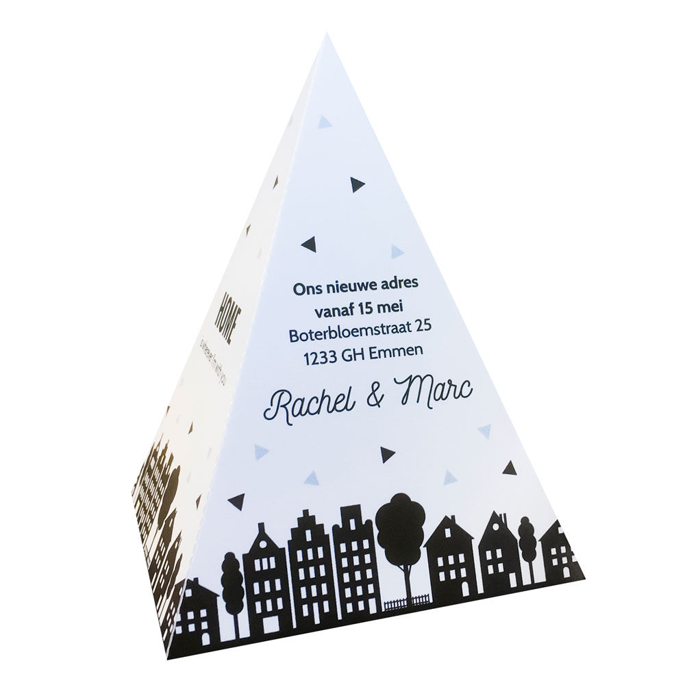 Gestanst verhuiskaartje "Tipi tent zwart/witte huisjes" Gestanst verhuiskaartje "Tipi tent zwart/witte huisjes"