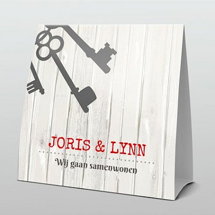 Stoer sleutelbos op hout