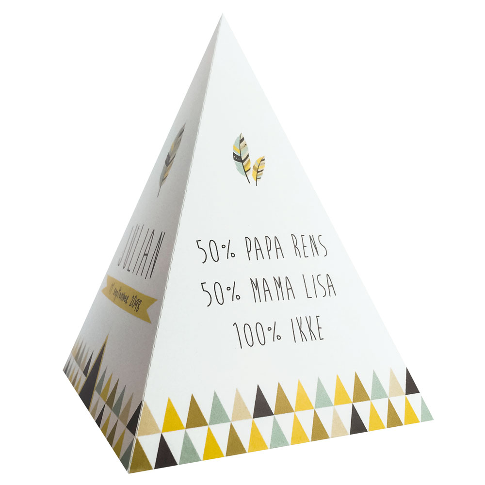 Gestanst geboortekaartje "Tipi tent veertje geel" Gestanst geboortekaartje "Tipi tent veertje geel"