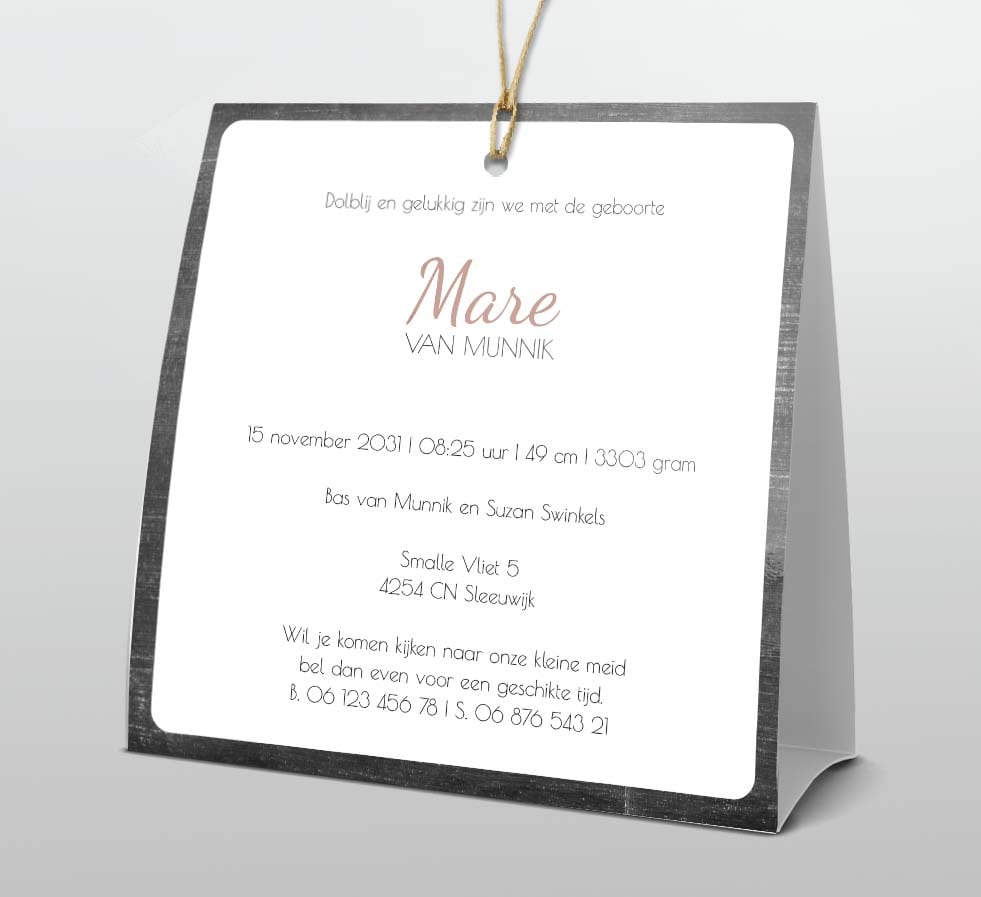 Staand 3D geboortekaartje met rompertje en hartje Staand 3D geboortekaartje met rompertje en hartje