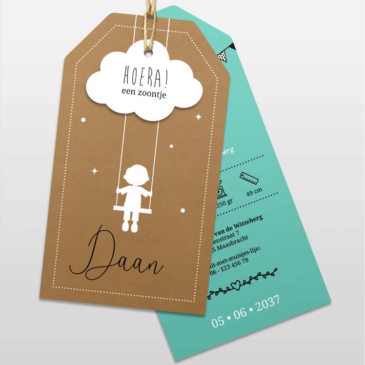 Labelkaartje met jongen op schommel Labelkaartje met jongen op schommel